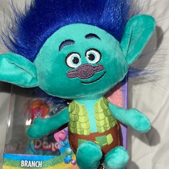 Netflix trolls branch doll and 16 pg book inside box never used nice - Picture 3 of 8
